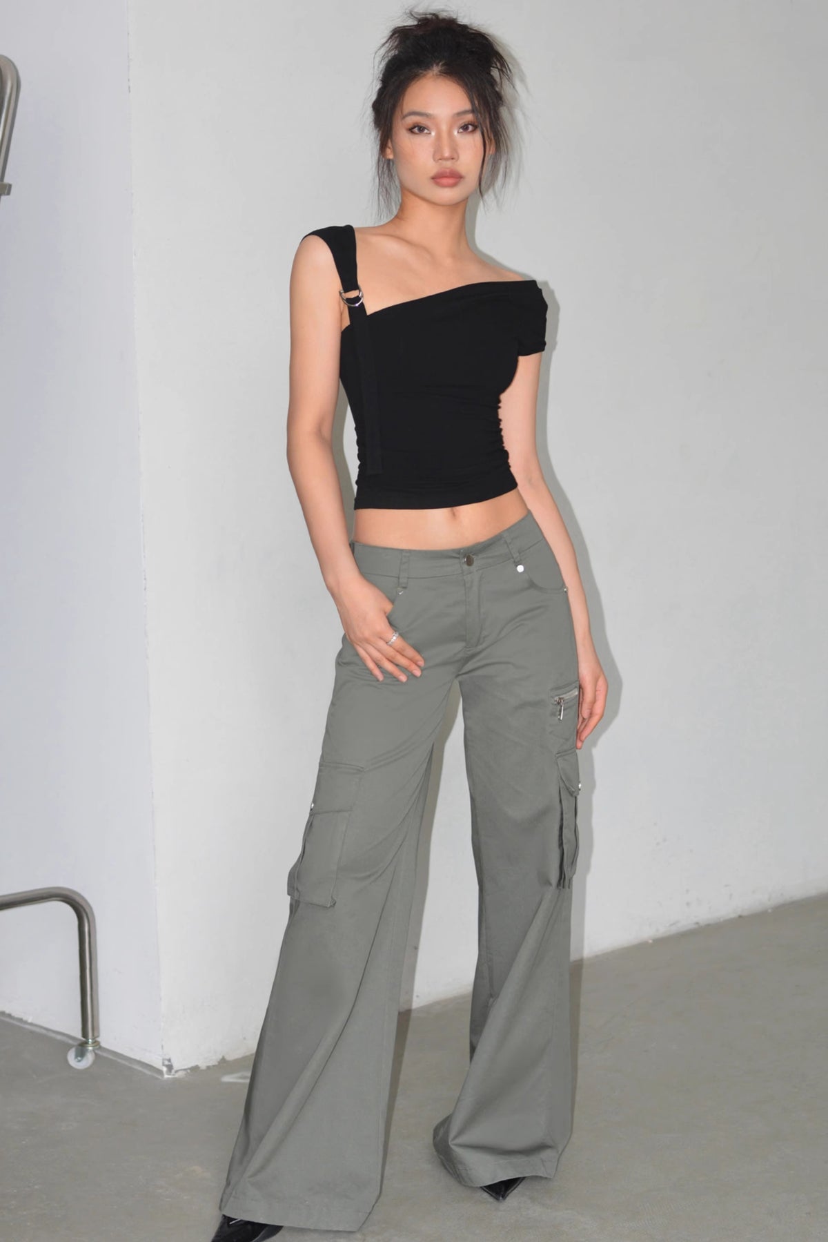 Zip Detail Pocket Side Cargo Wide Leg Pants